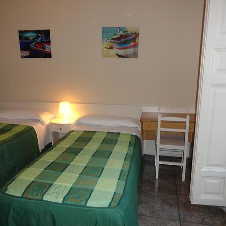 Hostal Alistana Madrid Buitenkant foto