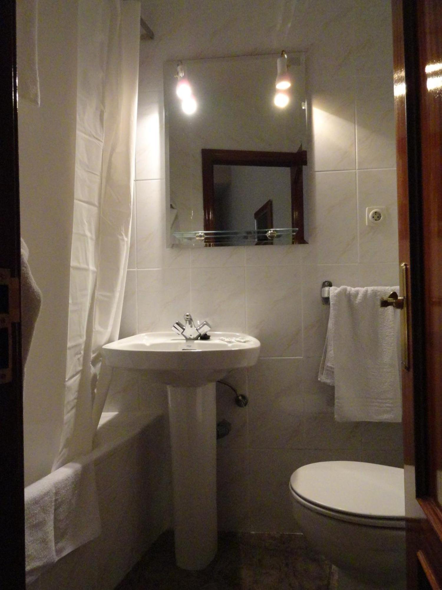 Hostal Alistana Madrid Buitenkant foto