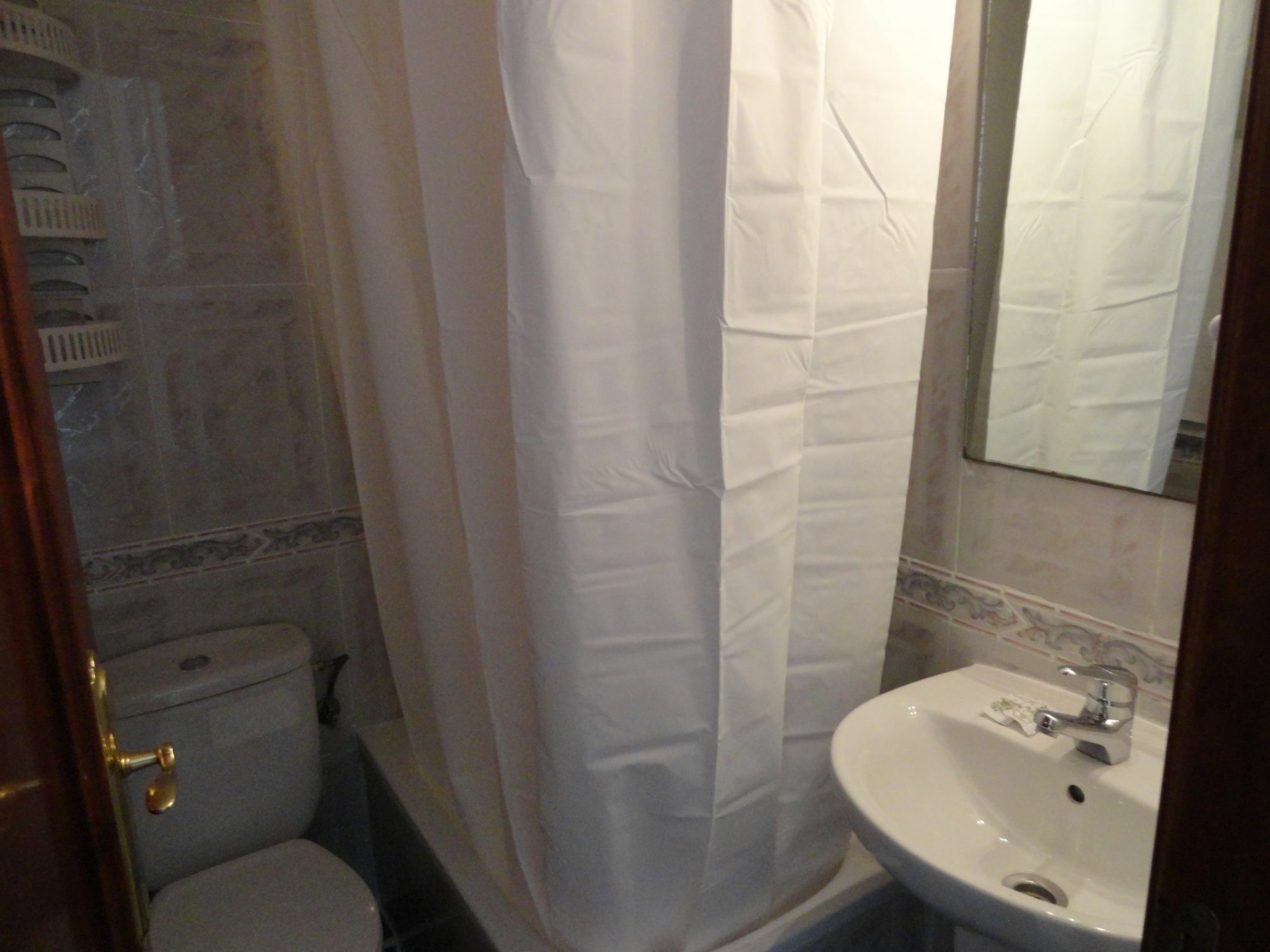 Hostal Alistana Madrid Buitenkant foto